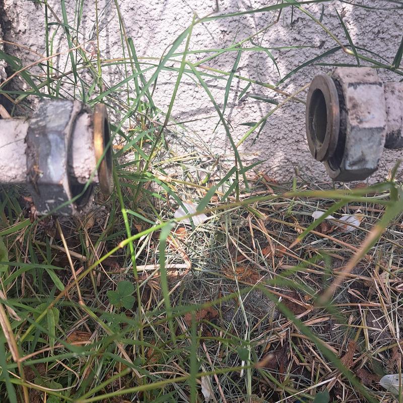 Water main pressure regulator connection with open fittings