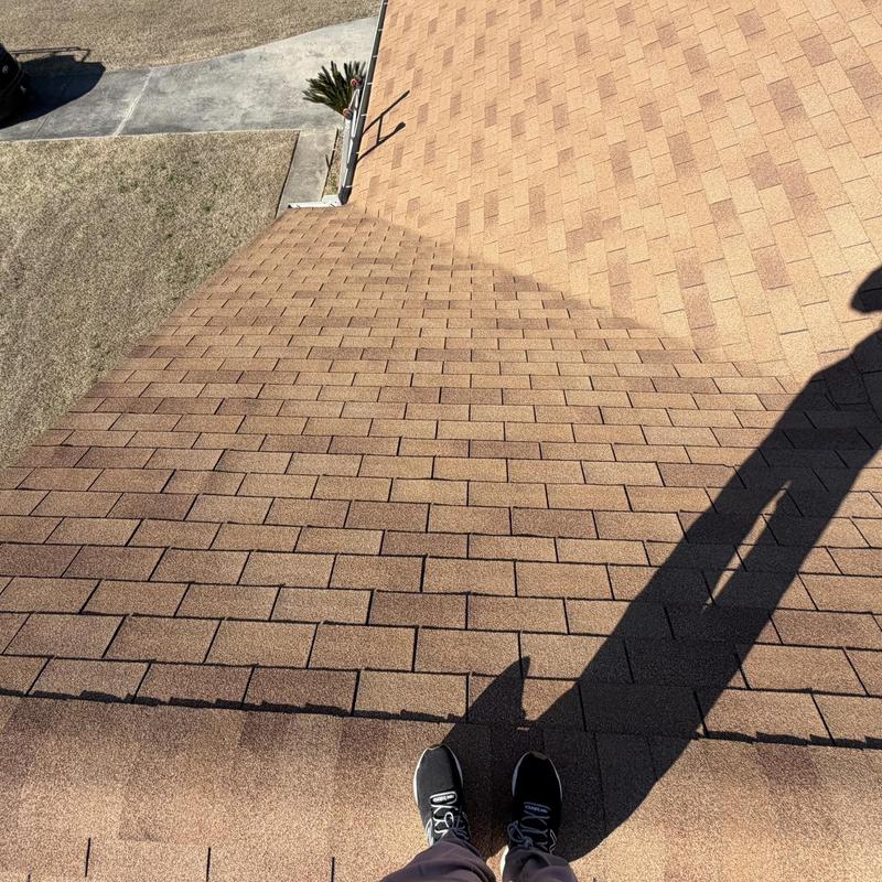 Asphalt shingle roof with missing drip edge on front section