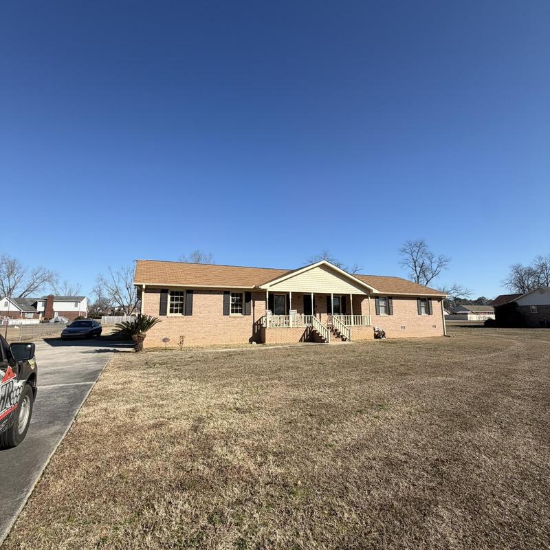 Asphalt shingle roof on 1-story house with front porch