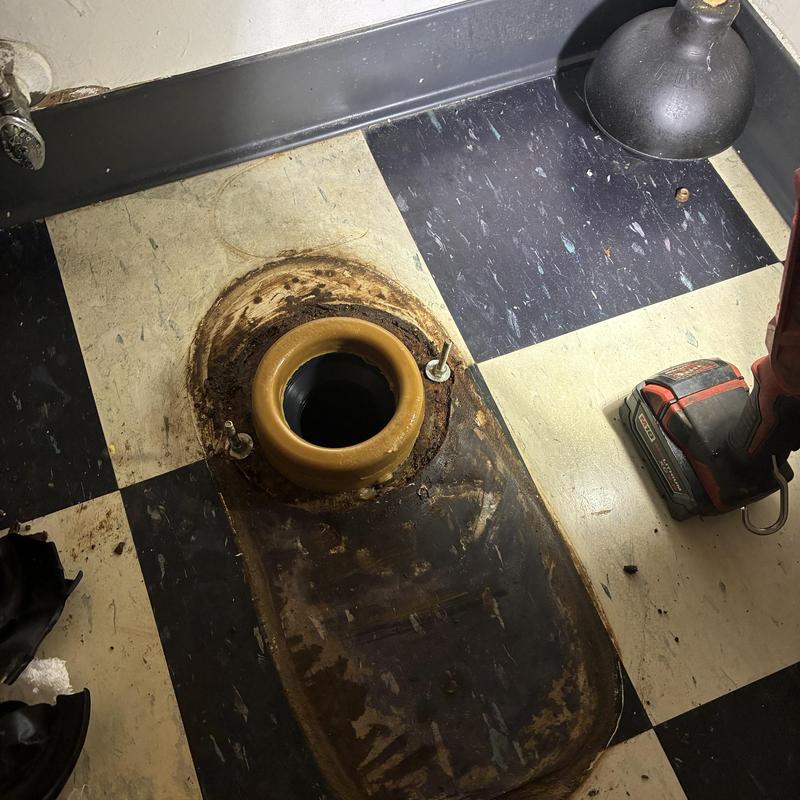 Toilet flange and wax ring replacement with tools