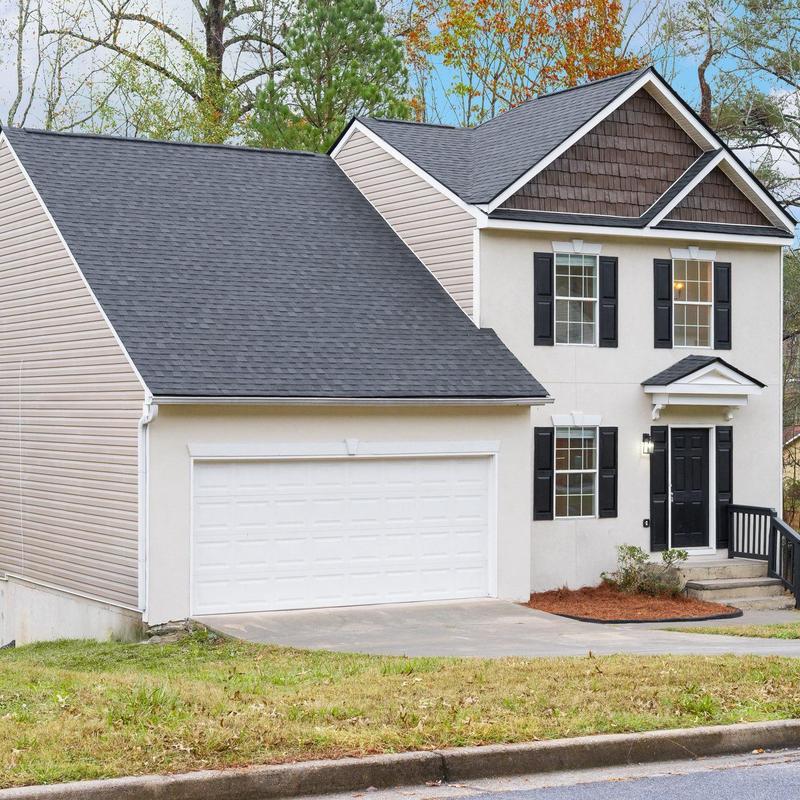Asphalt shingle roof on residential home in Fairburn, GA