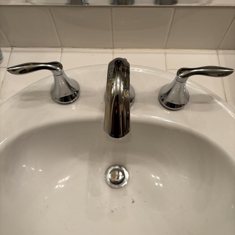 Moen widespread bathroom faucet with chrome handles Moen widespread bathroom faucet with chrome handles