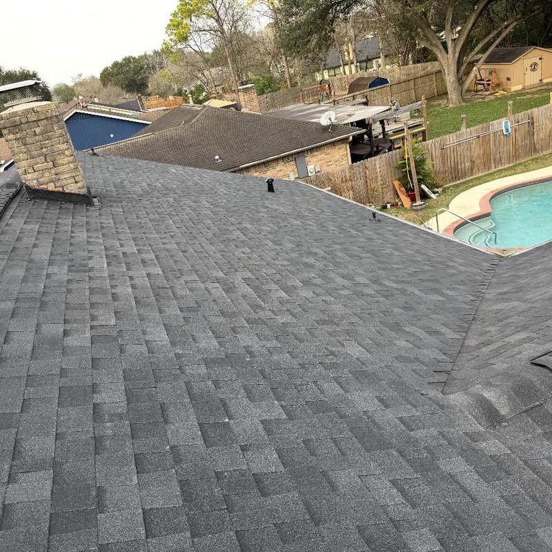 Asphalt shingle residential roof replacement in Pearland, TX