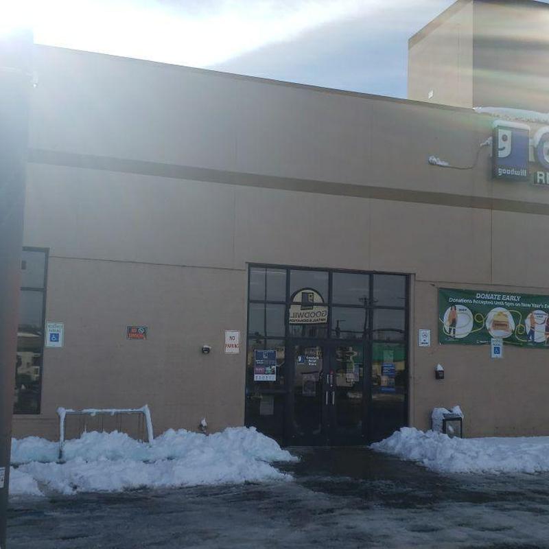 PVC flat roof with cracking at seams and plates PVC flat roof with cracking at seams and plates