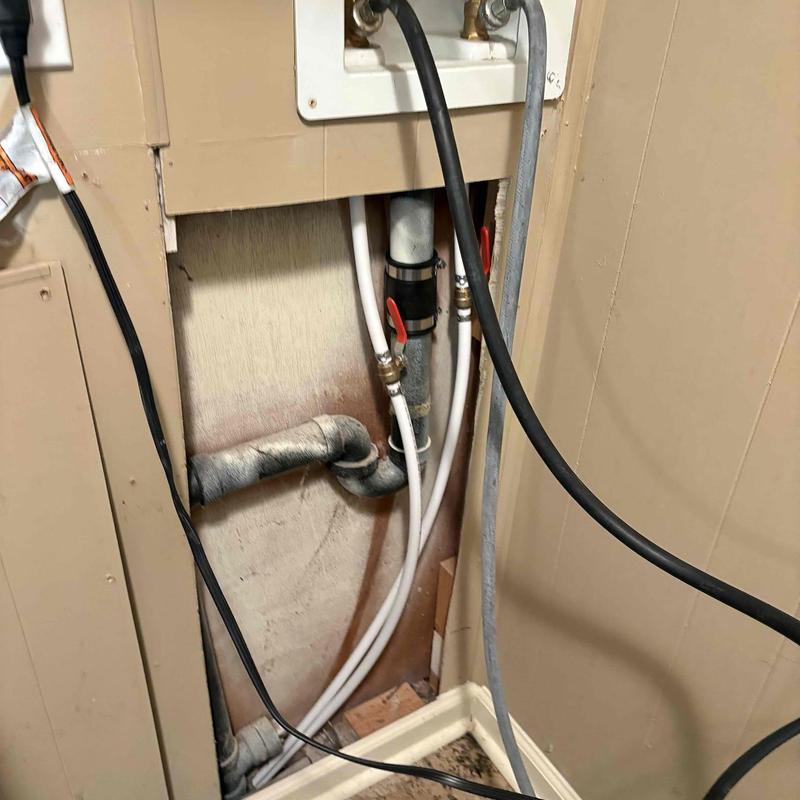 PEX waterlines with shutoff valves in wall cavity