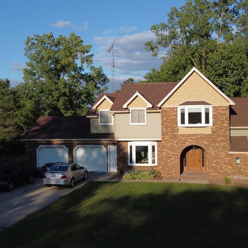 CertainTeed Cedar Impressions vinyl shake siding on gables