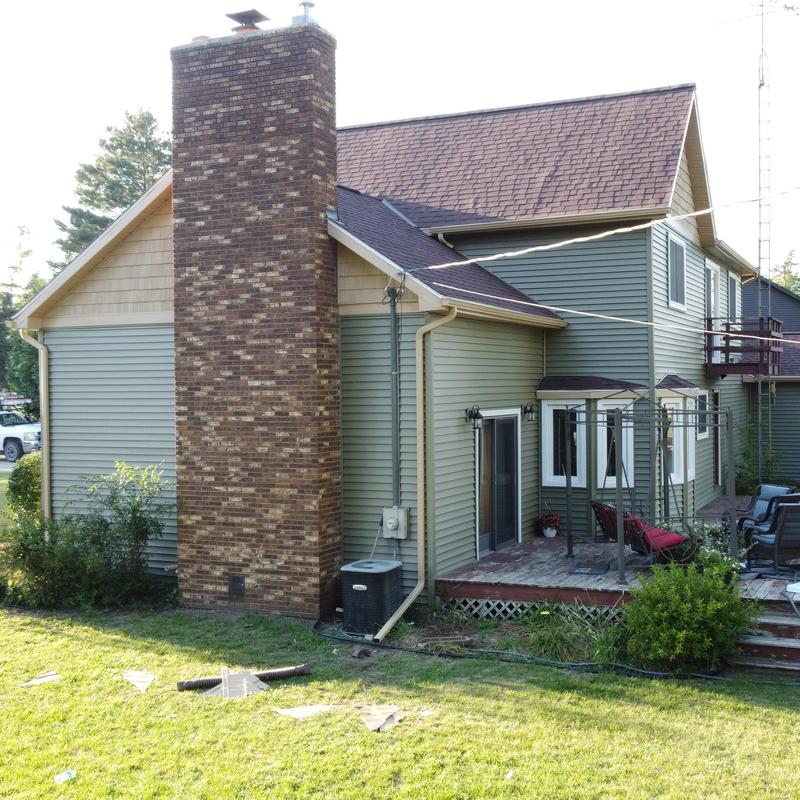 CertainTeed Monogram D-4 vinyl siding and Cedar Impressions shake