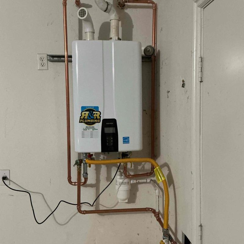 Tankless water heater with copper waterlines and gas line