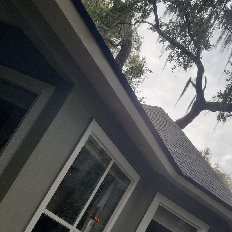 Fascia metal installation on residential roof edge