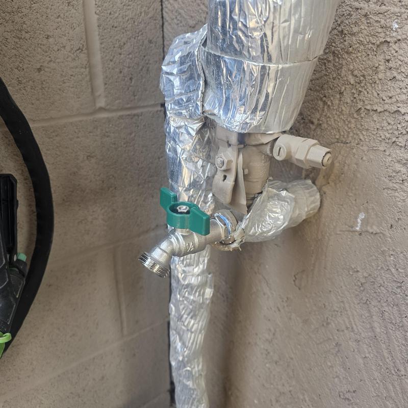 Quarter turn stainless steel hose bib with insulation