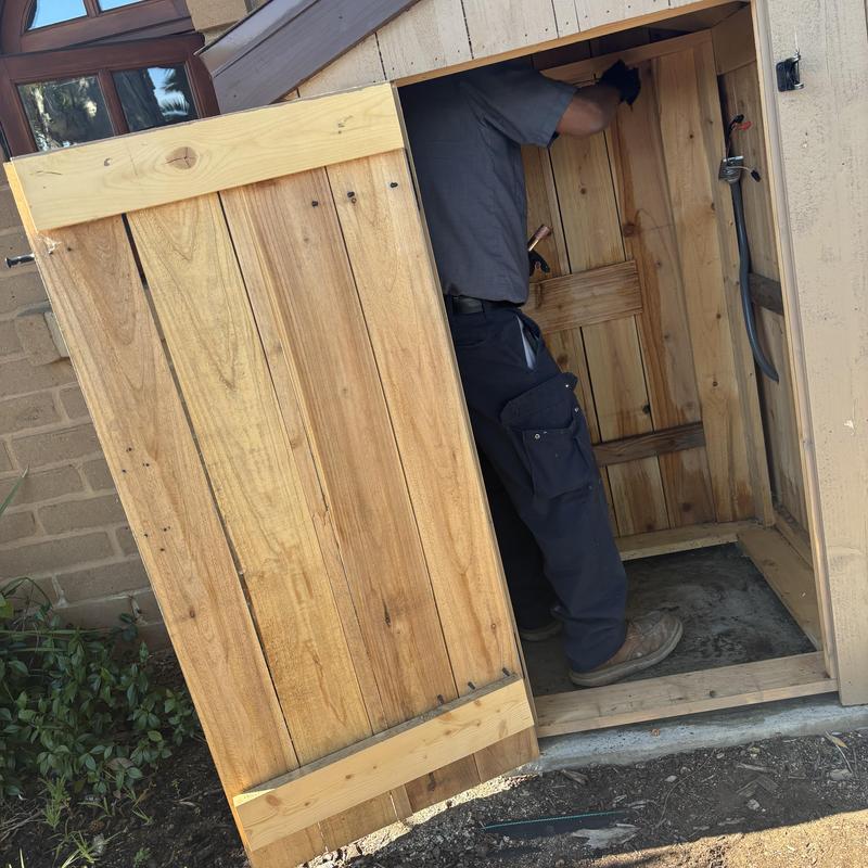 Electric 10-gallon water heater installation enclosure Electric 10-gallon water heater installation enclosure