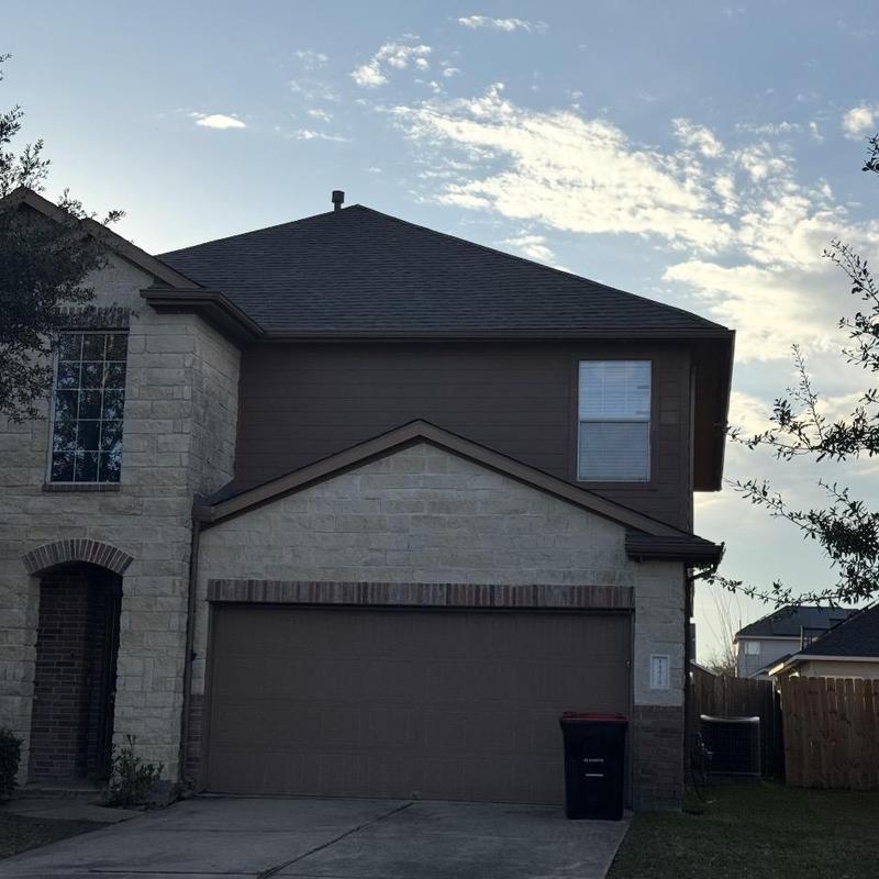 Asphalt shingle roof on residential home in Pearland, TX