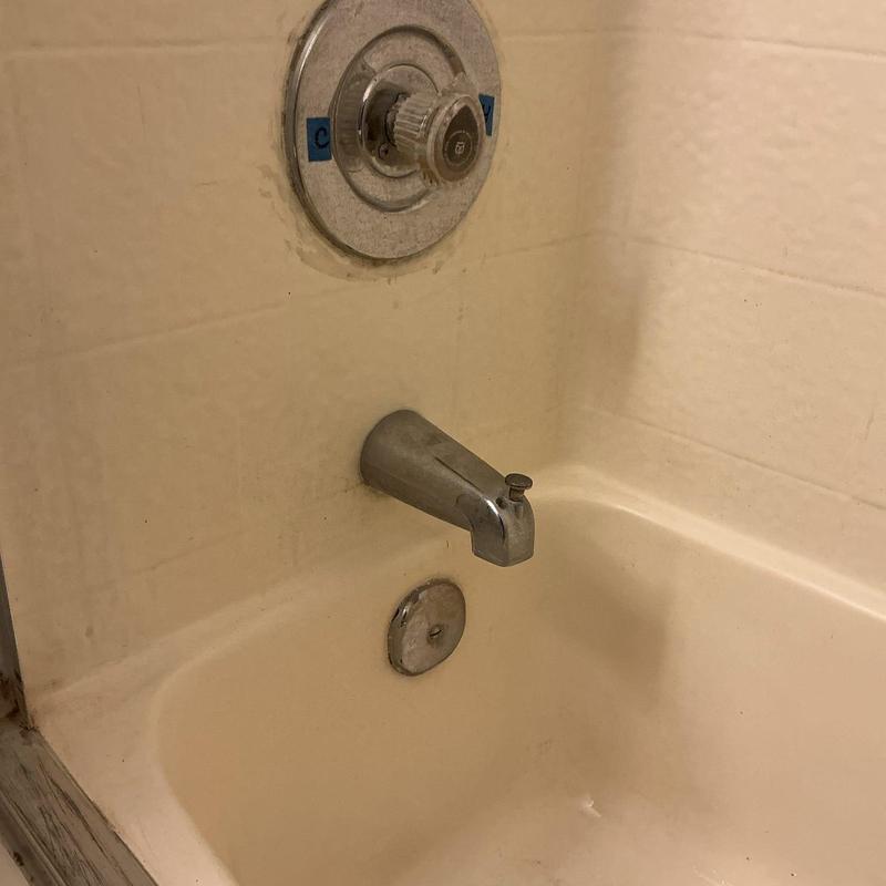 Single-handle tub shower cartridge valve and spout