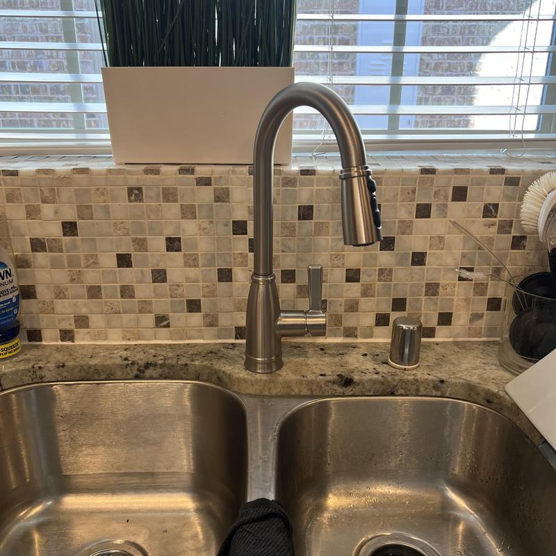Brushed stainless steel kitchen faucet with handle