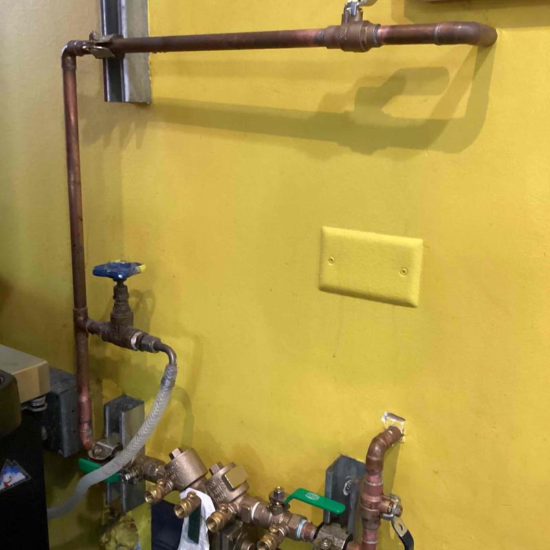 Backflow unit with brass quarter-turn shut-off valves
