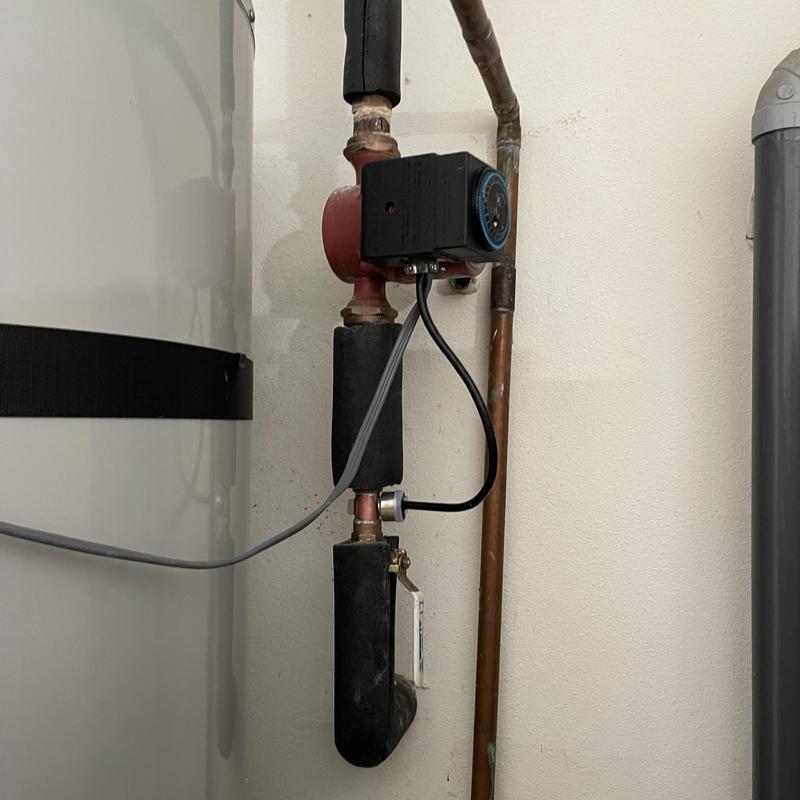 Water heater circulation pump with insulated piping