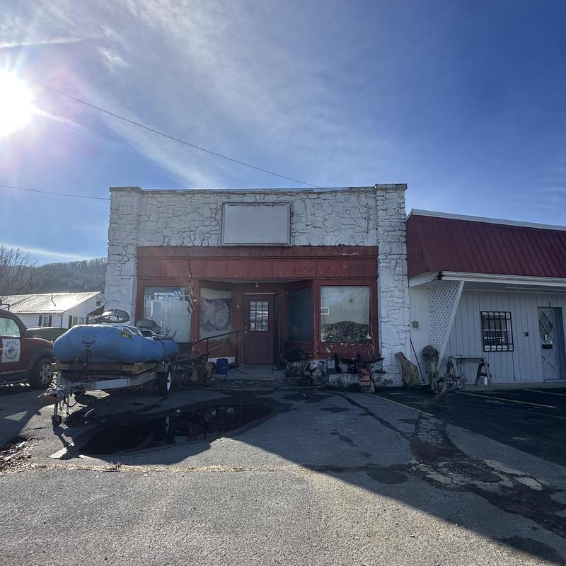 Flat roof with stone façade and red trim in daylight