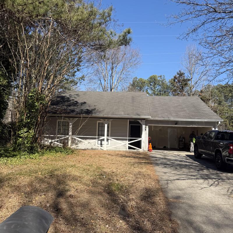 Three-tab slate roof with sealed ridge cap nails