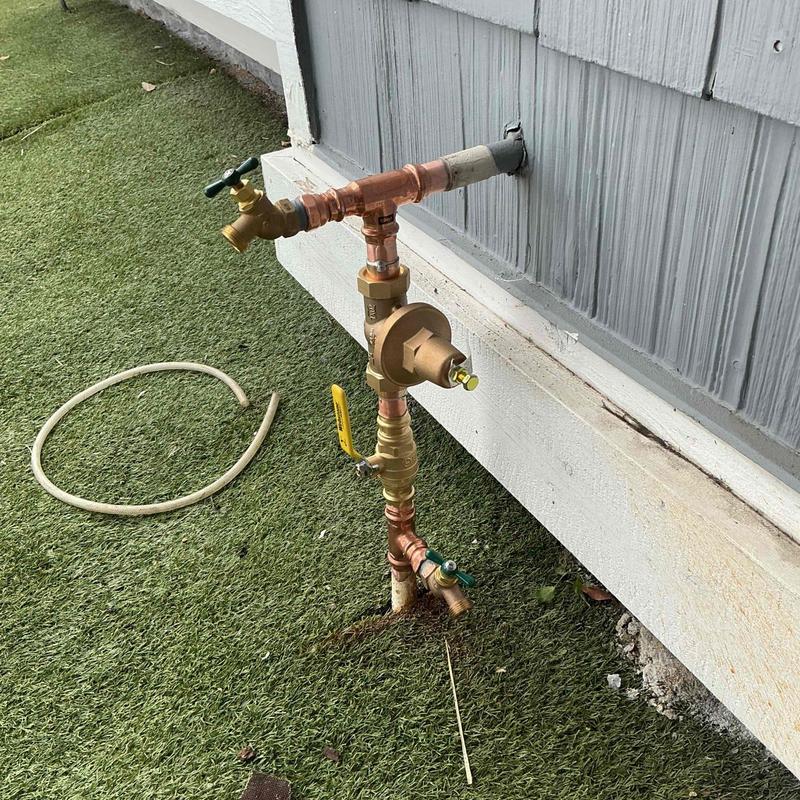 1-inch pressure regulator with ball valve and hose bib