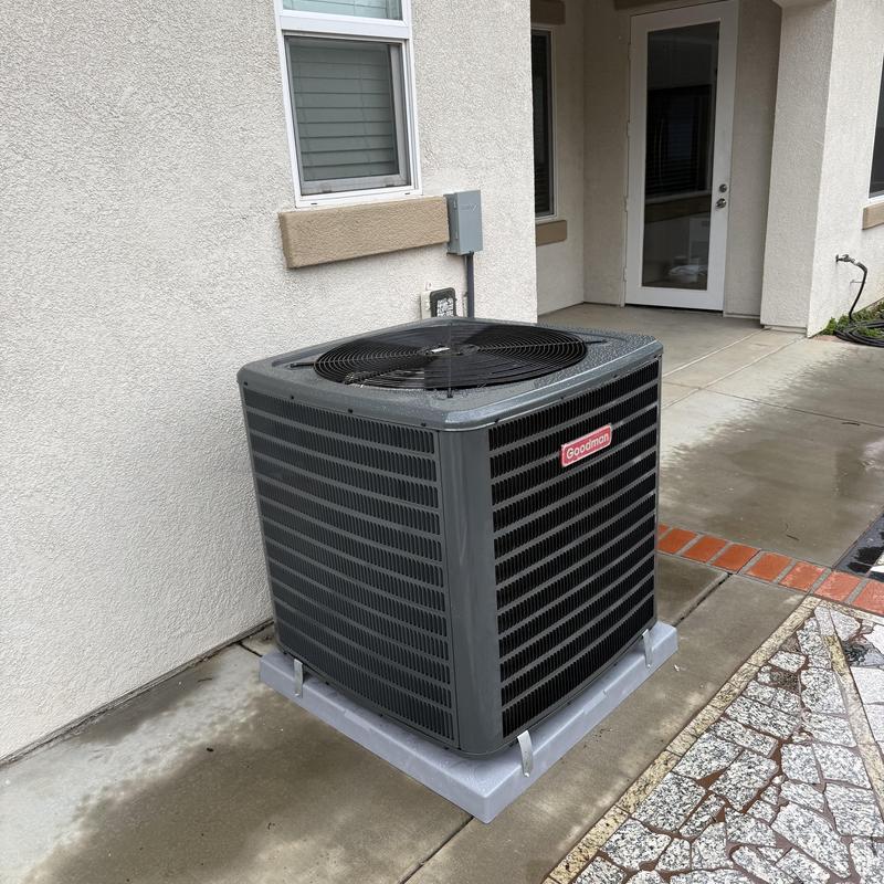 Goodman 4-ton R32 air conditioner unit outside home Goodman 4-ton R32 air conditioner unit outside home