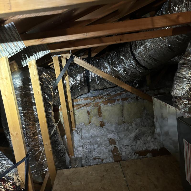 R6 insulated flexible ducts in attic space R6 insulated flexible ducts in attic space