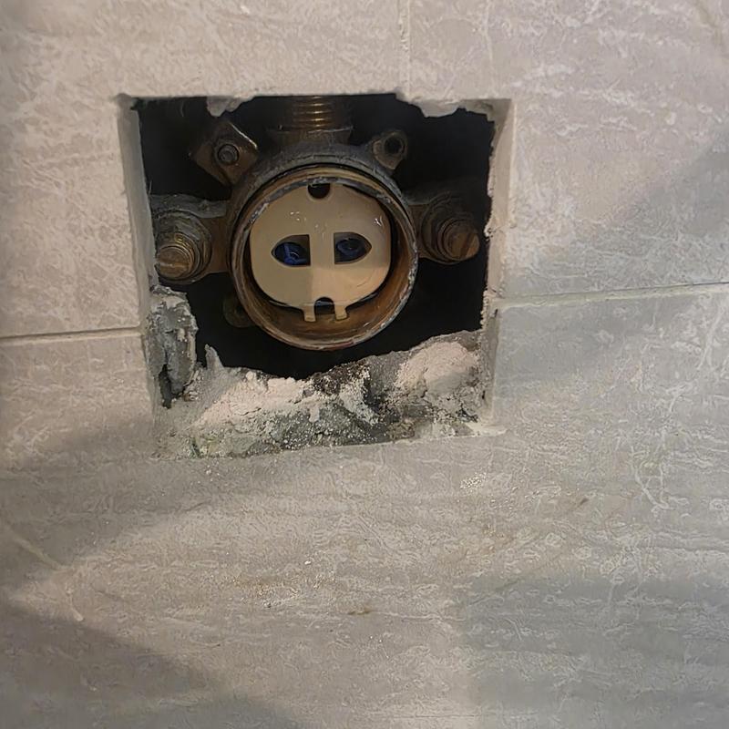Shower cartridge valve inside tiled wall cavity