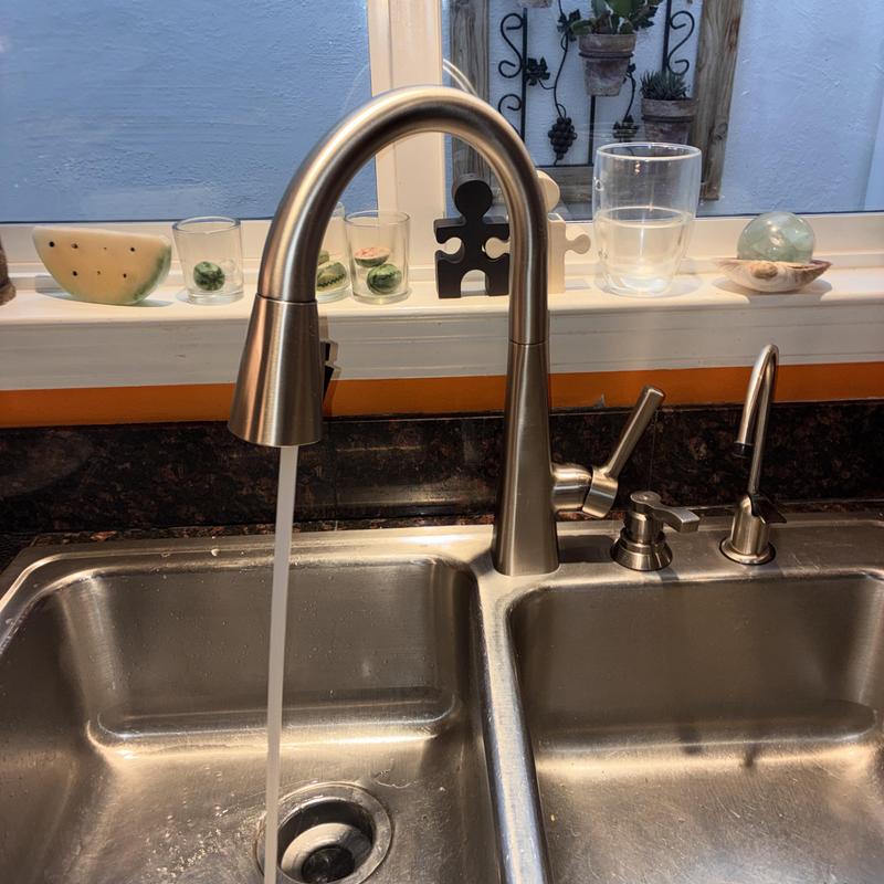 Kitchen faucet with water flow in double sink installation