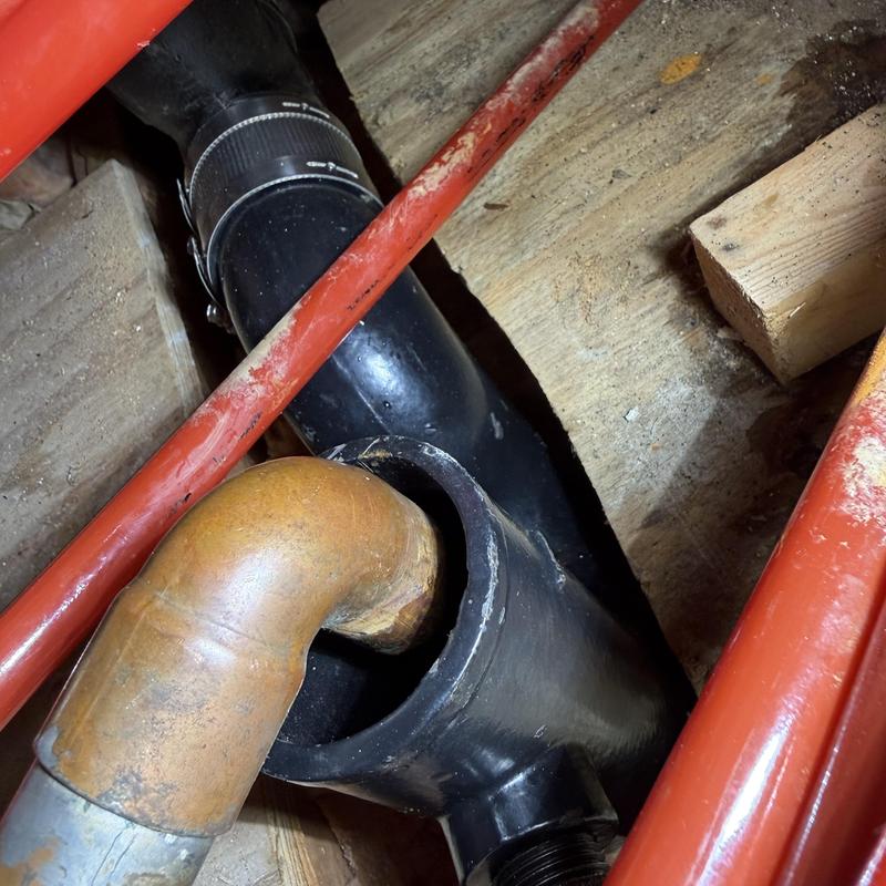 P-trap and drain line alignment with 90 fitting