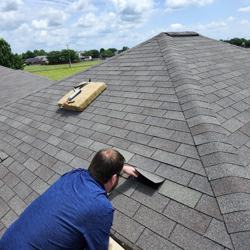 Roof shingles inspection and replacement in Hutto, TX
