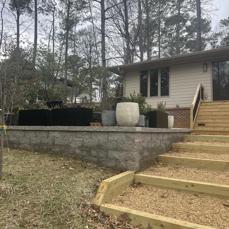 Retaining wall with planter seating and wooden stairs Retaining wall with planter seating and wooden stairs