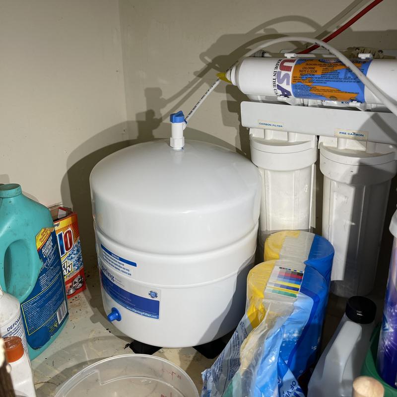 Reverse osmosis water tank and filter system installation
