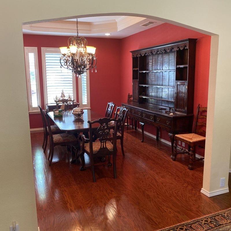 Arched opening between dining and family rooms