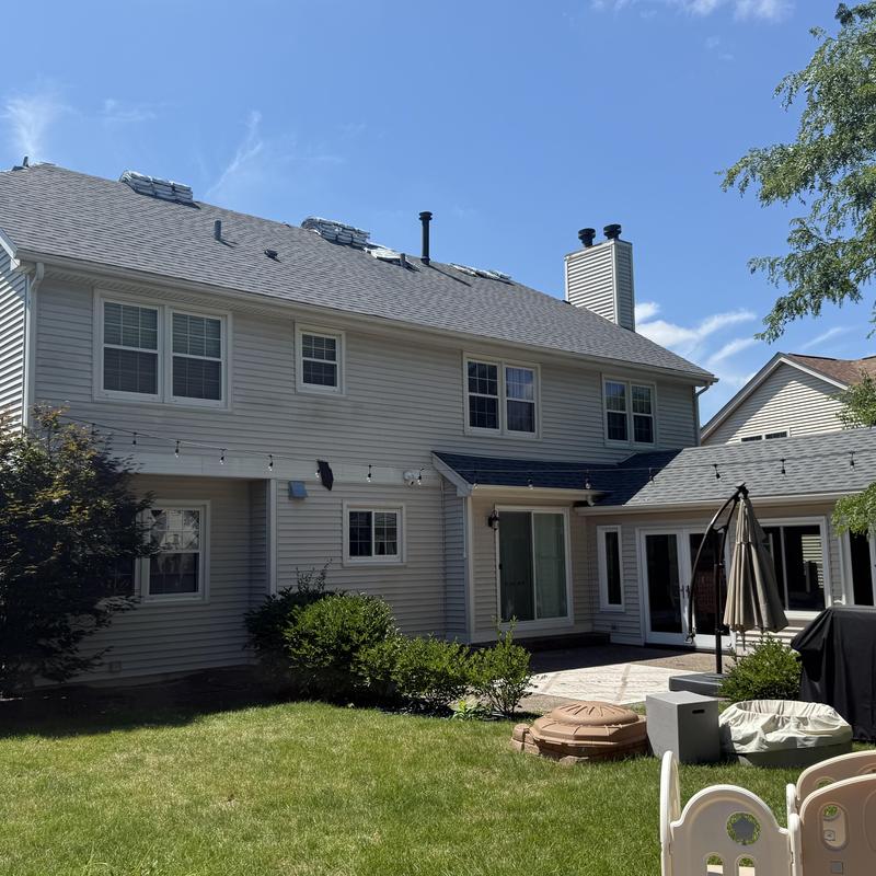 Atlas impact class 4 roofing installation on house exterior