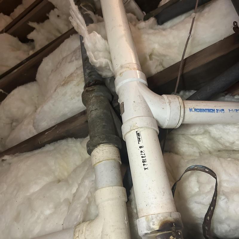 PVC bathroom secondary drain lines with T-joint and insulation PVC bathroom secondary drain lines with T-joint and insulation