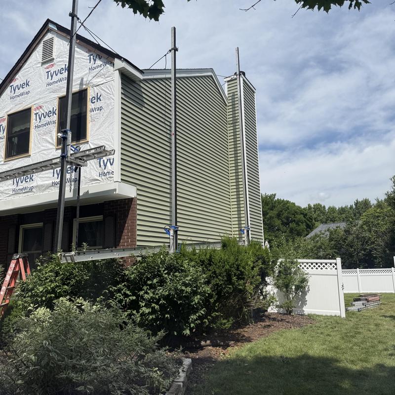 Alside Charter Oak vinyl siding installation on house exterior