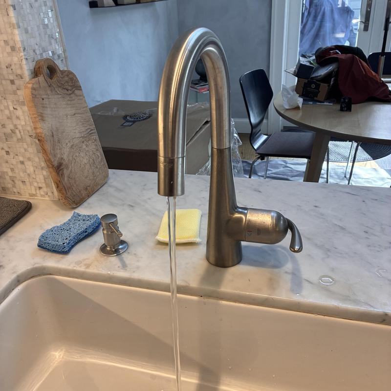 Grohe kitchen faucet with restored water flow