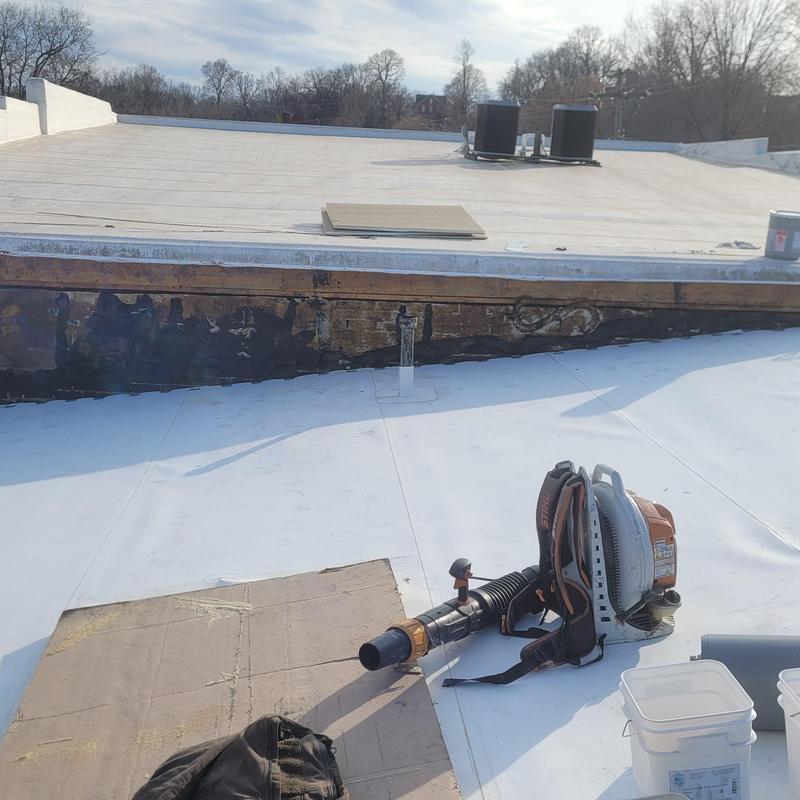 Parapet wall roof edge with blower and roofing tools