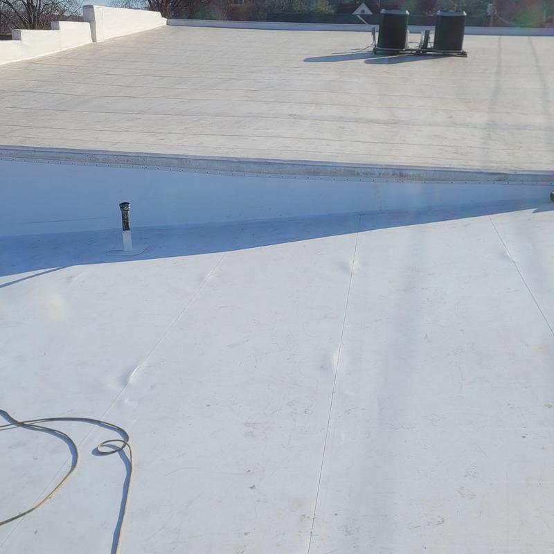 Parapet walls and flat roofing installation details