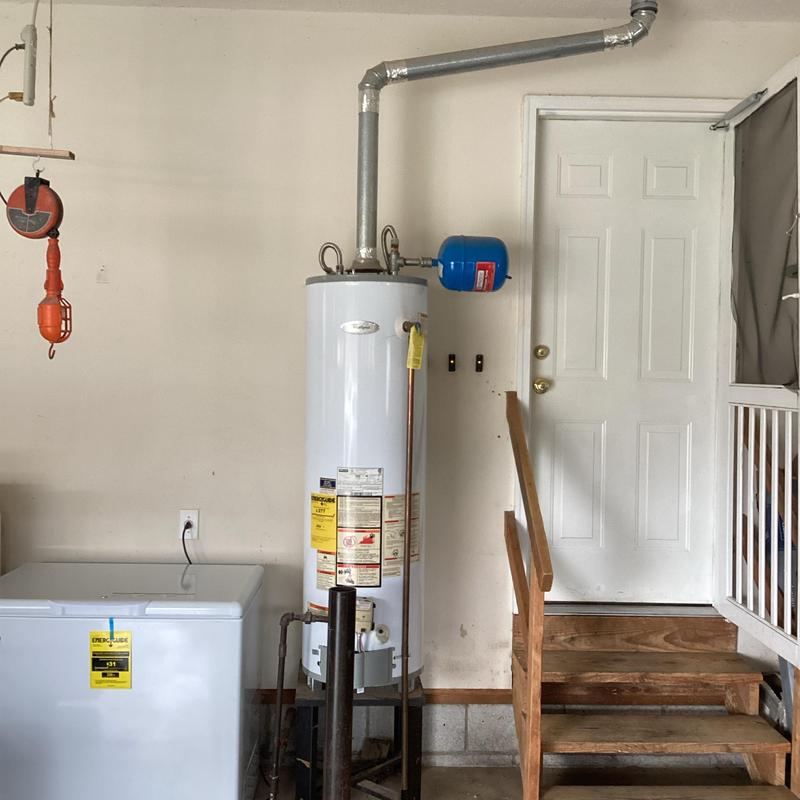 Natural gas tank water heater with expansion tank Natural gas tank water heater with expansion tank