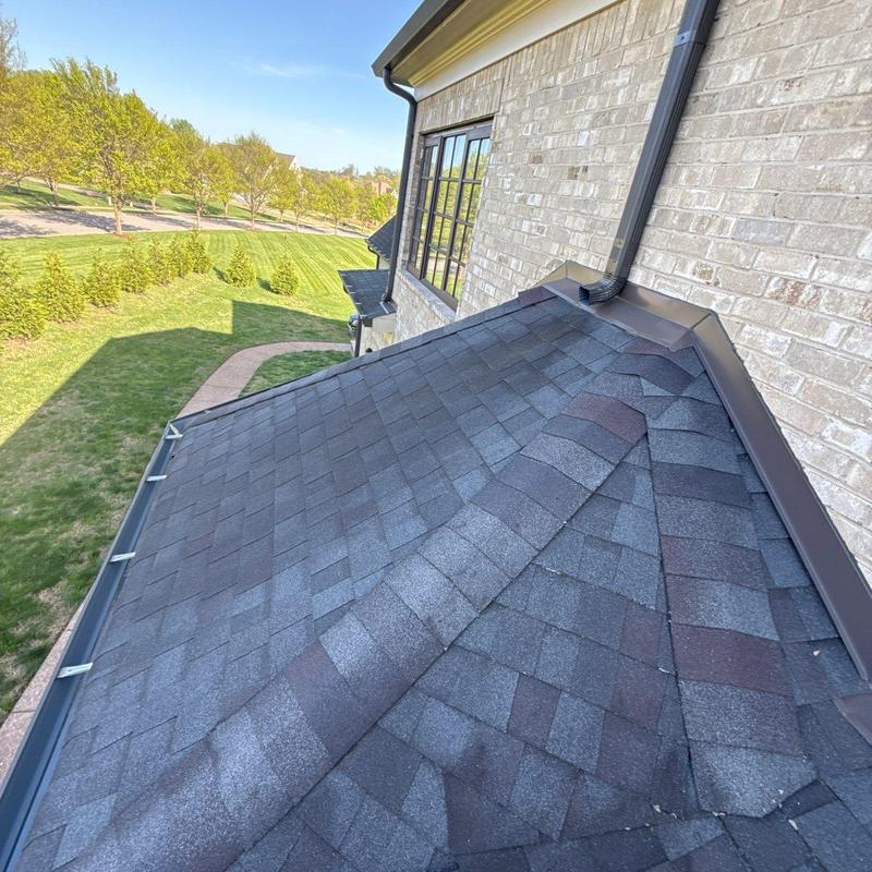 Asphalt roof shingles with ridge and gutter system