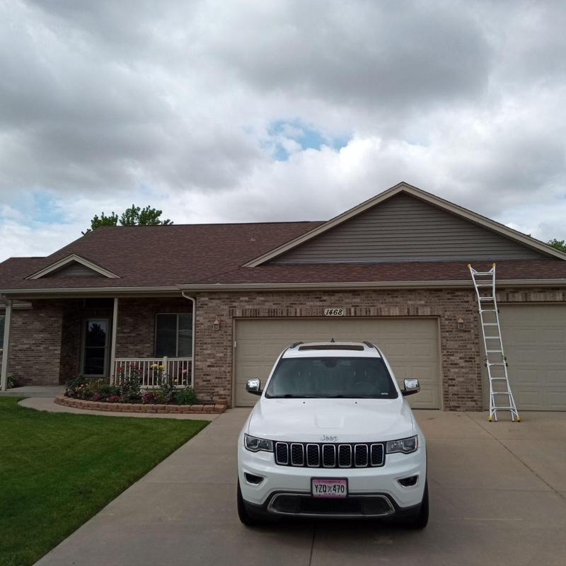 Flat roof with ladder on garage side Flat roof with ladder on garage side