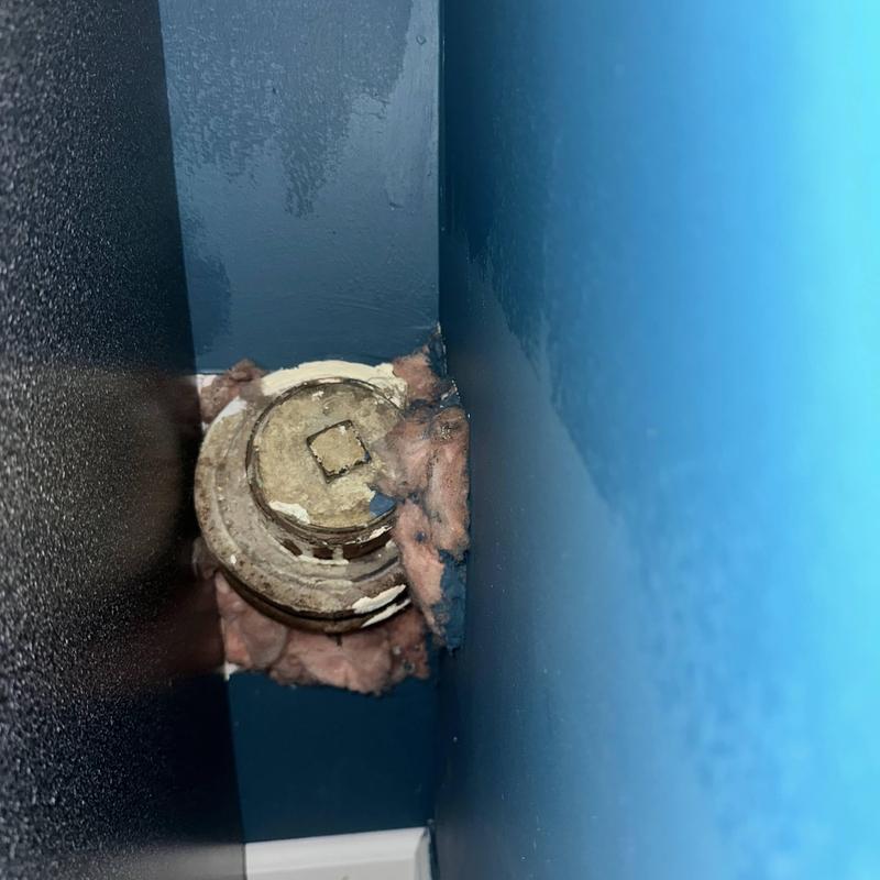 Wall-mounted sprinkler head with surrounding insulation foam