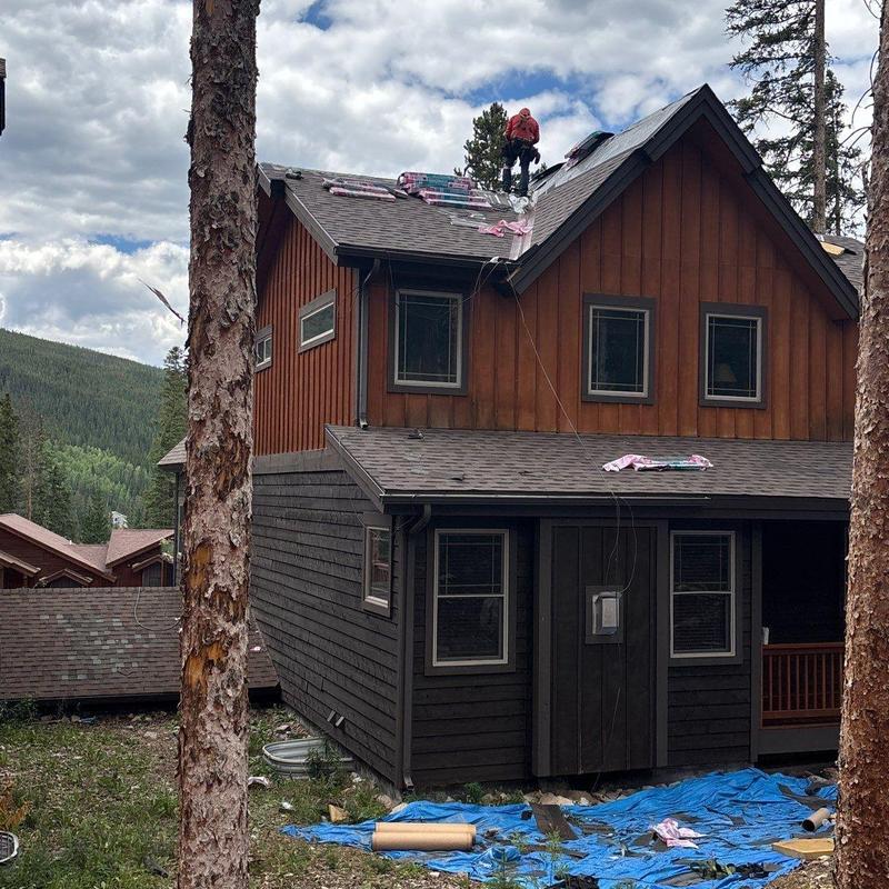 Owens Corning shingle roof installation on mountain home Owens Corning shingle roof installation on mountain home