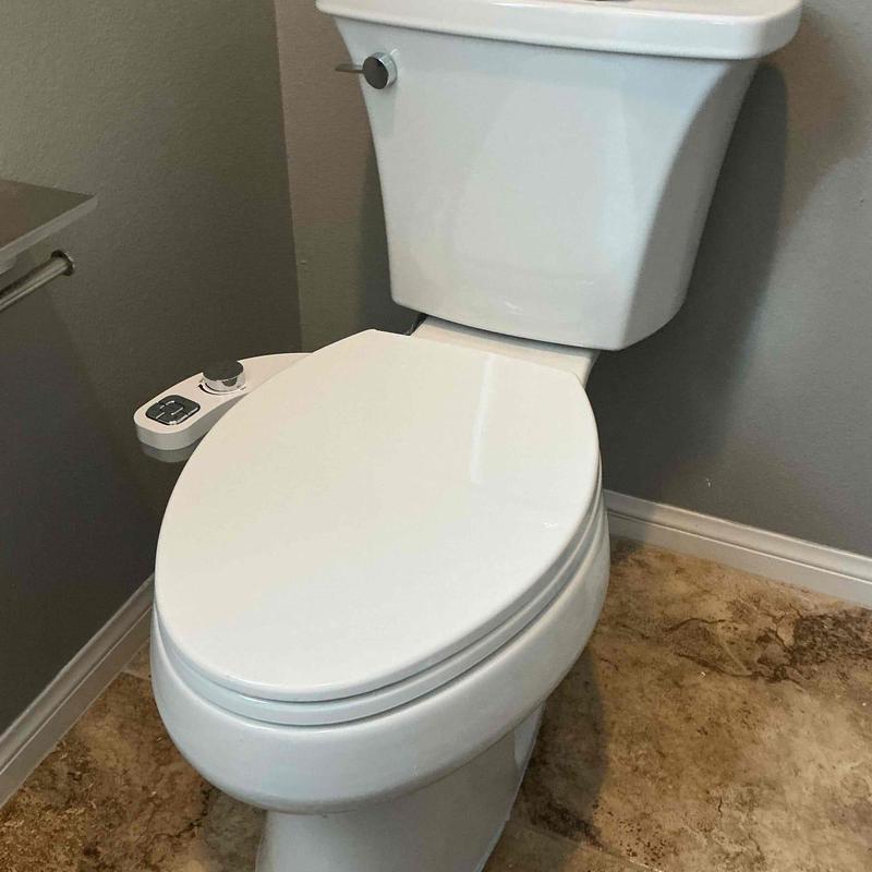 Kohler toilet with new wax ring and supply line