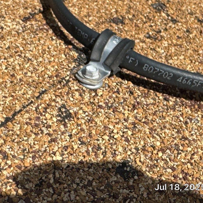 Heat tape cable mounting on asphalt shingle roof Heat tape cable mounting on asphalt shingle roof