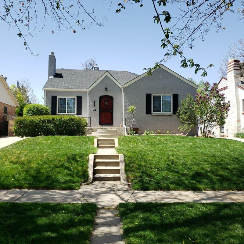 Flat roof with wall flashing on residential home Flat roof with wall flashing on residential home