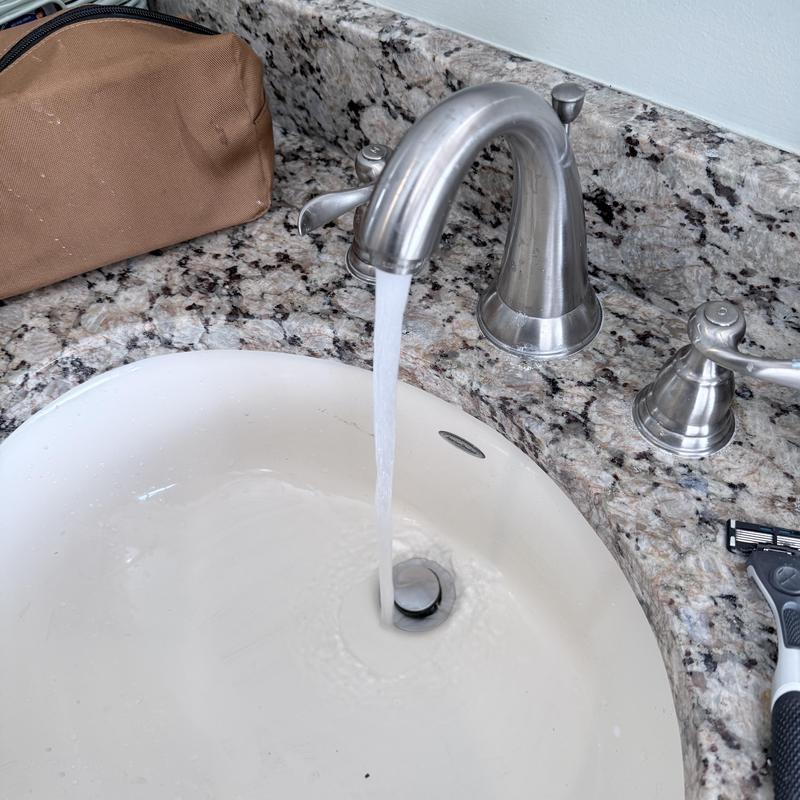 Double vanity sink drain clearing with running water Double vanity sink drain clearing with running water