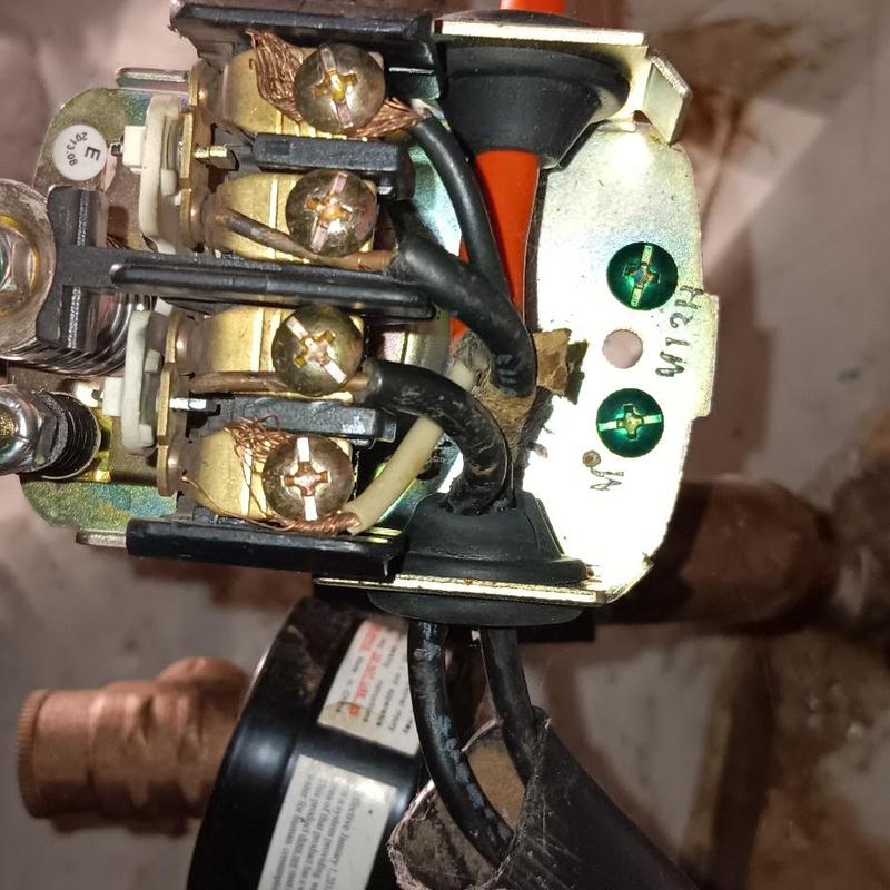 Pressure switch wiring on plumbing system component