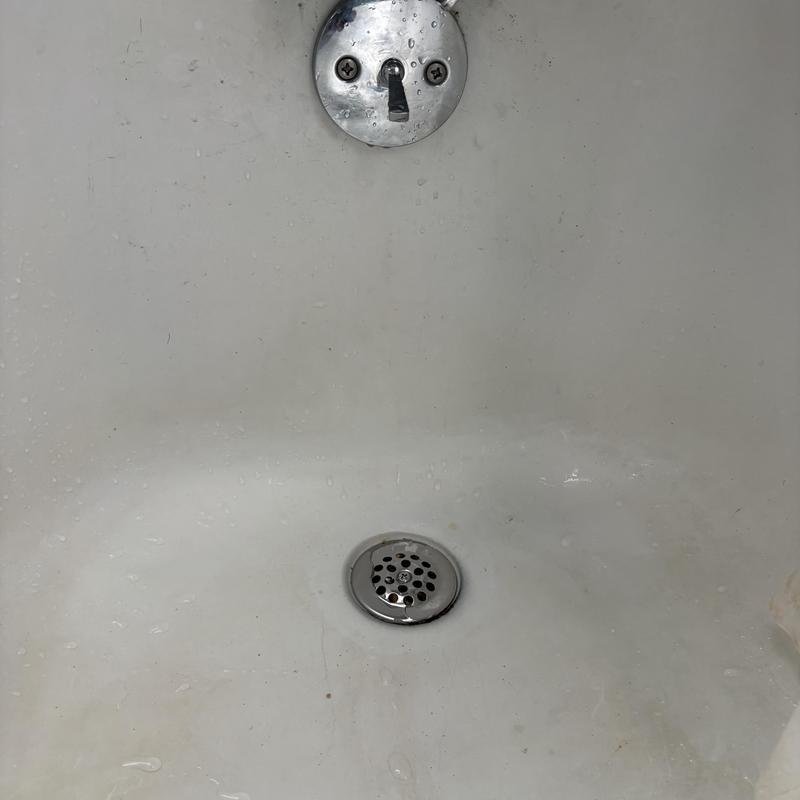 Tub drain and overflow assembly in bathtub interior