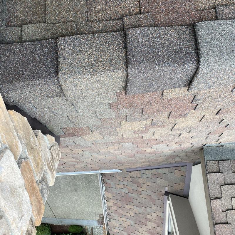 Roof ridge shingles with sealed gutter corners